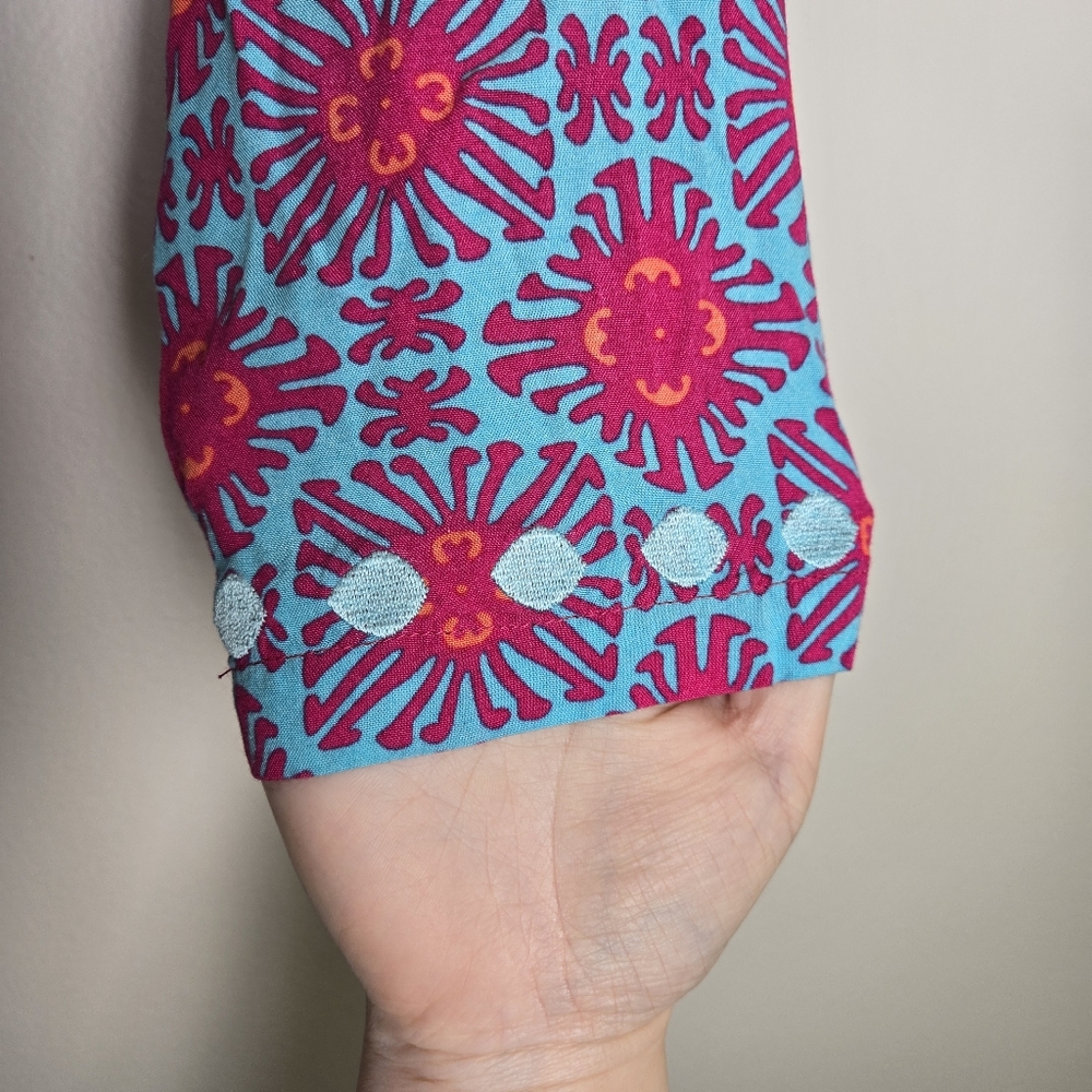 ESCAPADA LIVING Geometric Embroidered Vibrant V neck 3/4 Sleeve Top XS - Picture 7 of 10